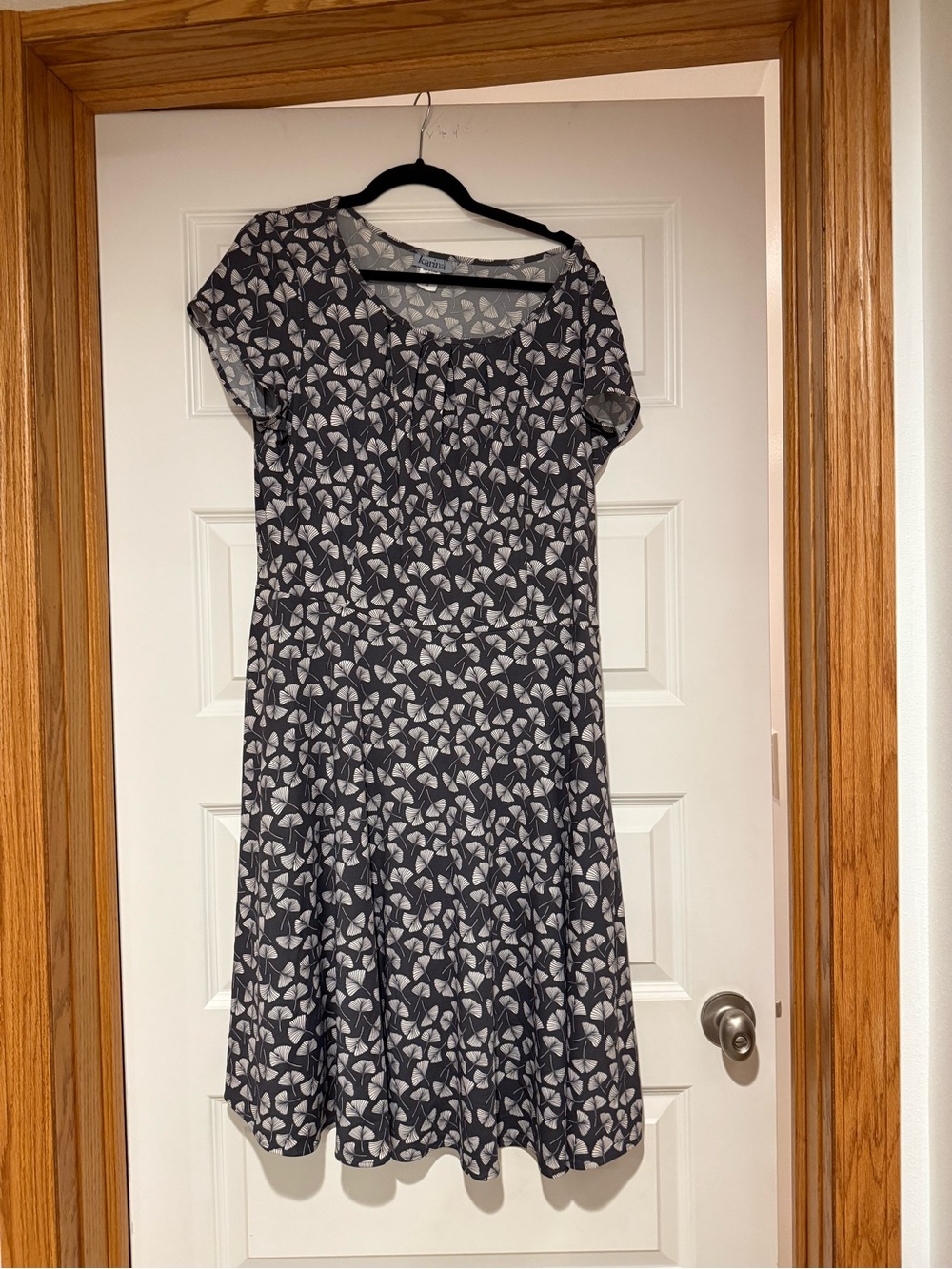 Karina Grimaldi Gray and White Midi Dress with Leaf Motif